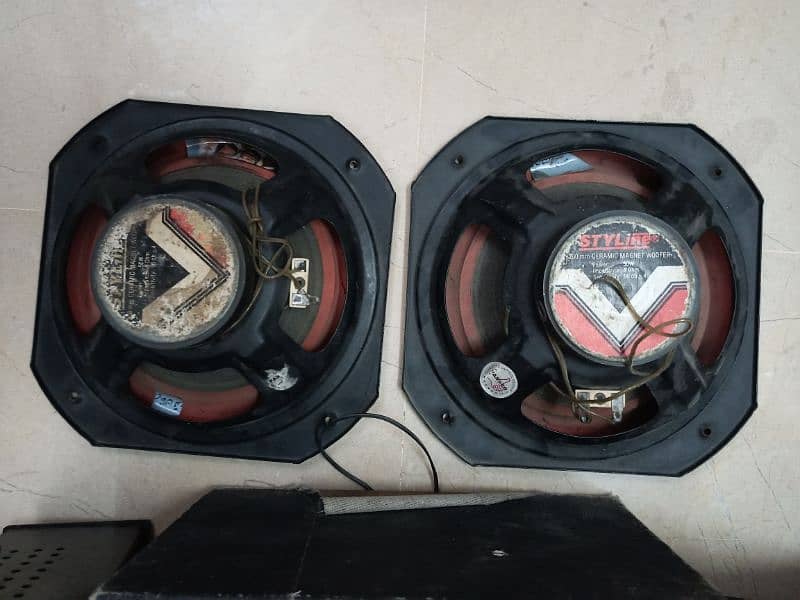 Speakers with Amplifier 2