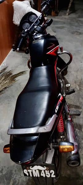Honda CB 125F 6