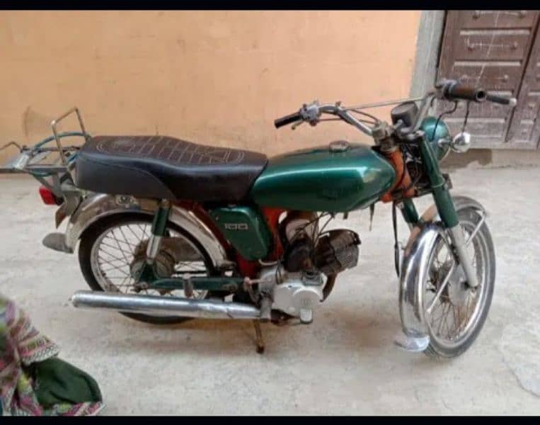 Yamaha 100cc motorcycle 79 model urgent for sale 1