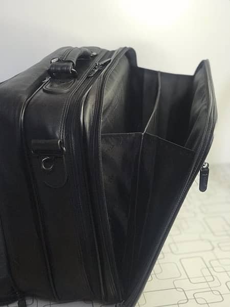 Leather laptop Bag  - Targus Brand 3