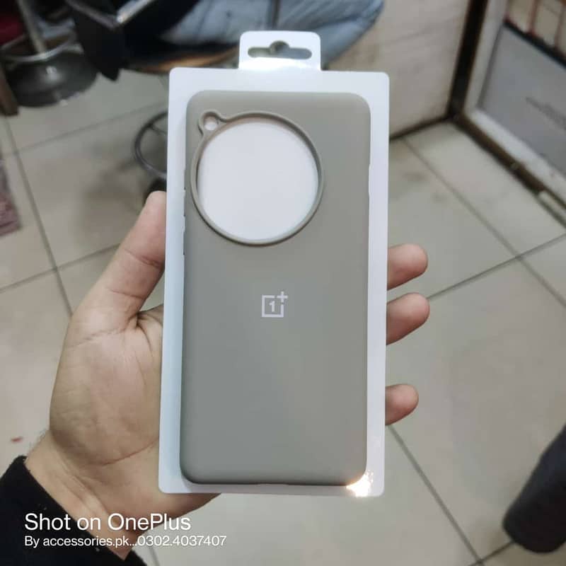 Oneplus 12 , oneplus open official silicone case and youksh case. 3