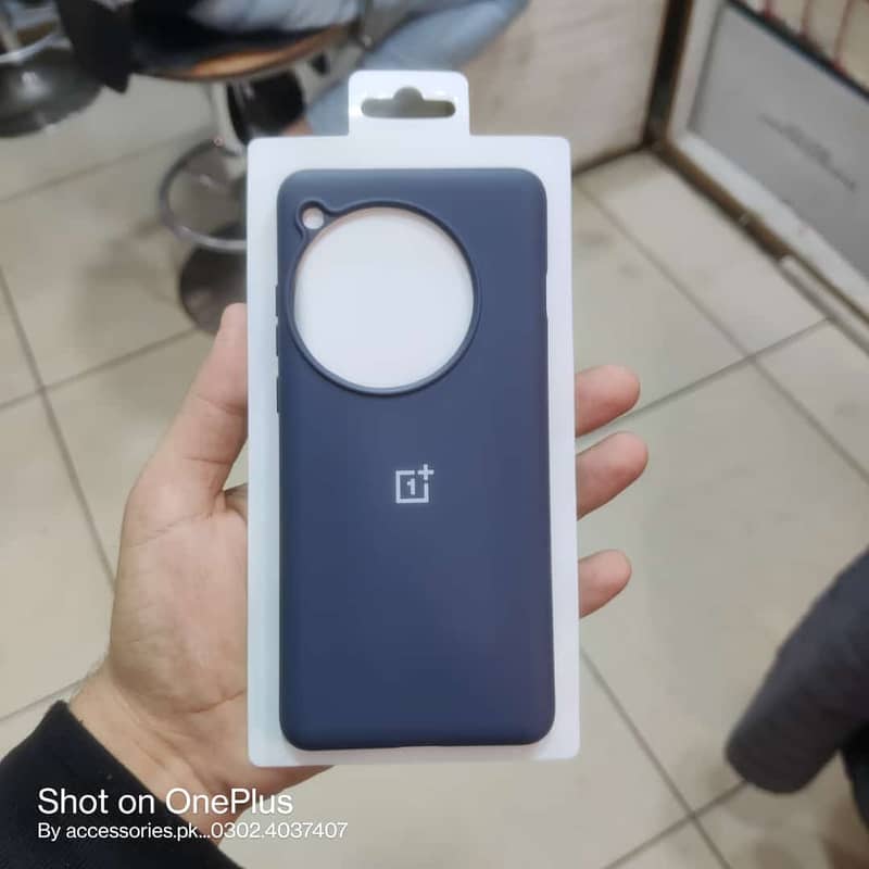 Oneplus 12 , oneplus open official silicone case and youksh case. 4
