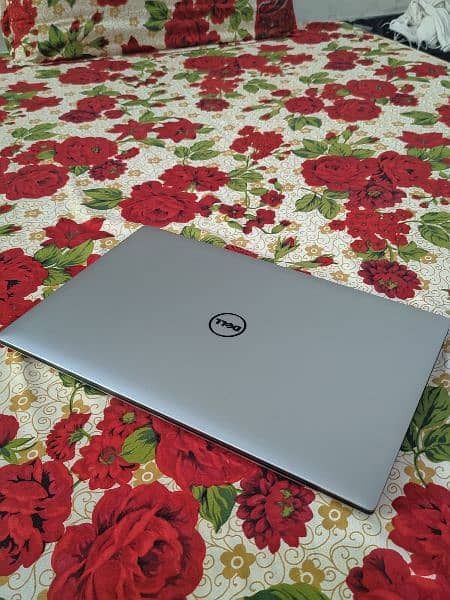 Dell XPS 15 - 9560 2