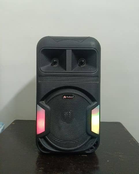 Royal 7 Portable Speaker with mic 4