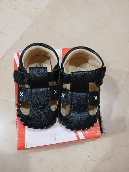 brand : little people ( anti slip sandals) 0