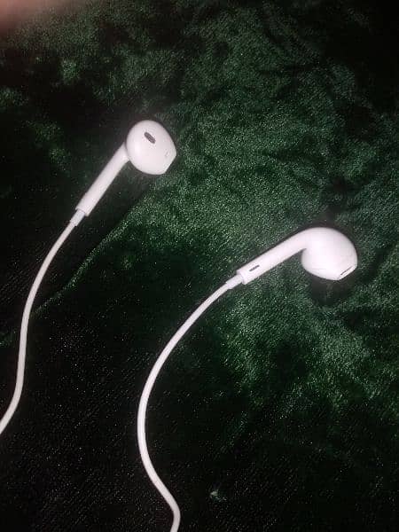 Apple earpods 0