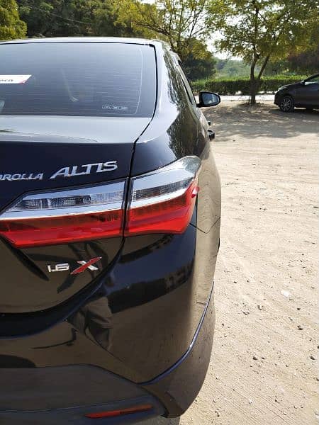 Outstanding Toyota Corolla Altis Almost New 4