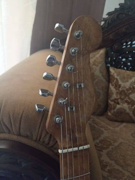 stratocaster style electric guitar 2