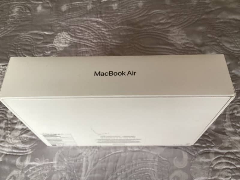 Macbook Air M1 - Box packed (New / Unused) 8GB / 256GB 2