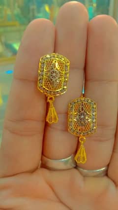 gold tops bale earring available