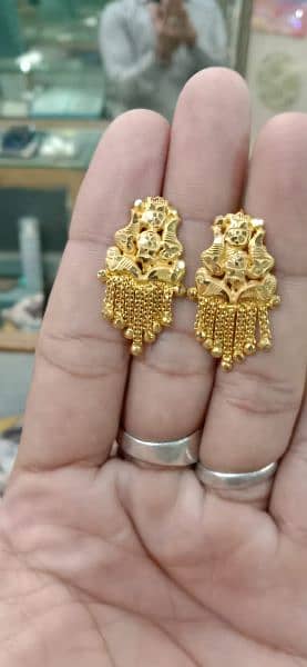 gold tops bale earring available 10