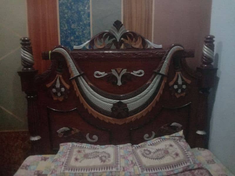 bed is king size with wardrobes. . 6*6 size bed 1