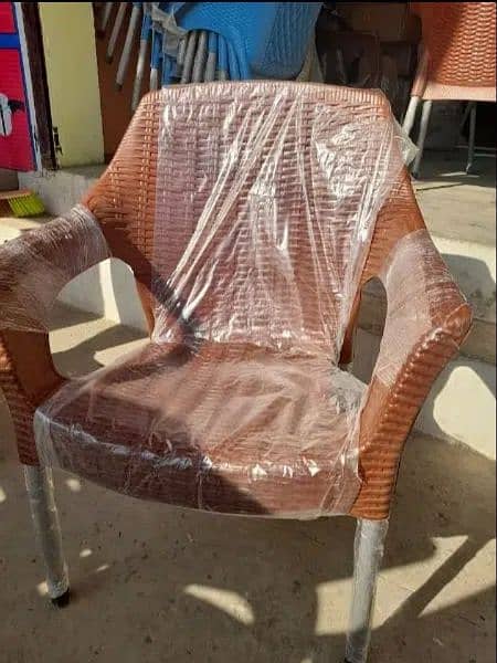 Set of 4 plastic chairs with 1 table available at wholesale price. 5