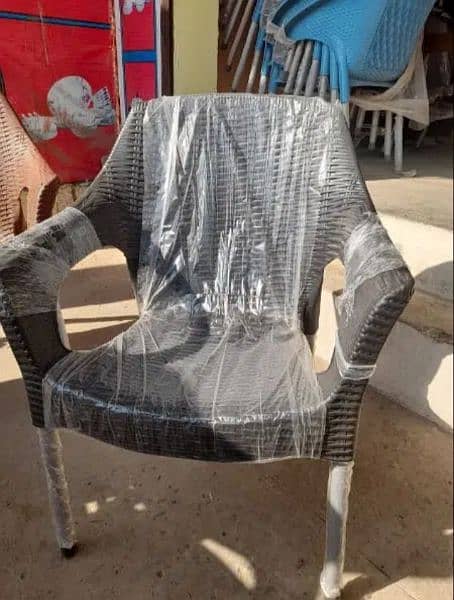Set of 4 plastic chairs with 1 table available at wholesale price. 6