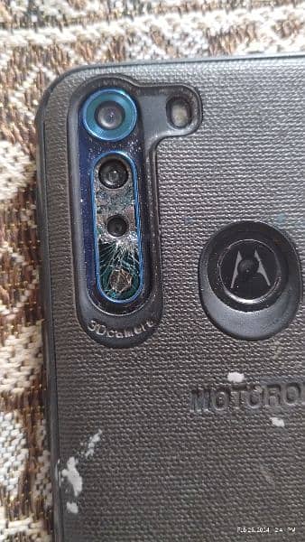 motorola one fusion  camera ok hai bs bahar se galass tuta hua hai bas 6