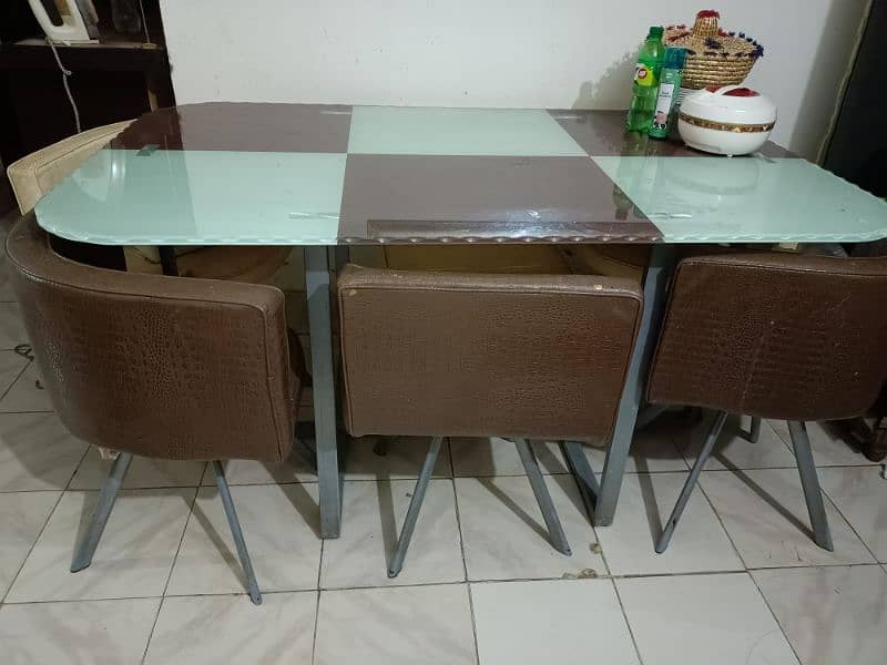 Neat n clean dinning table 0