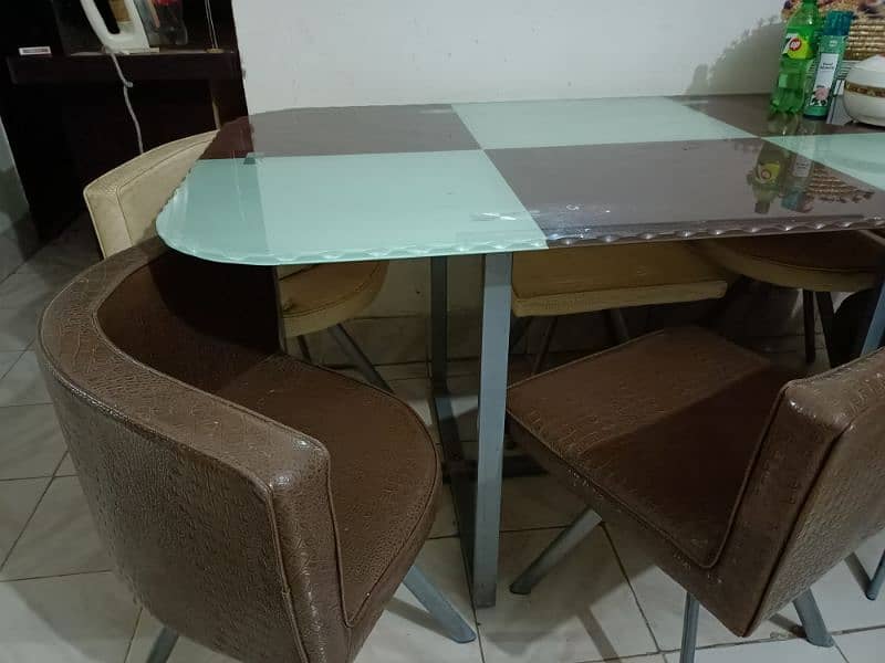 Neat n clean dinning table 1