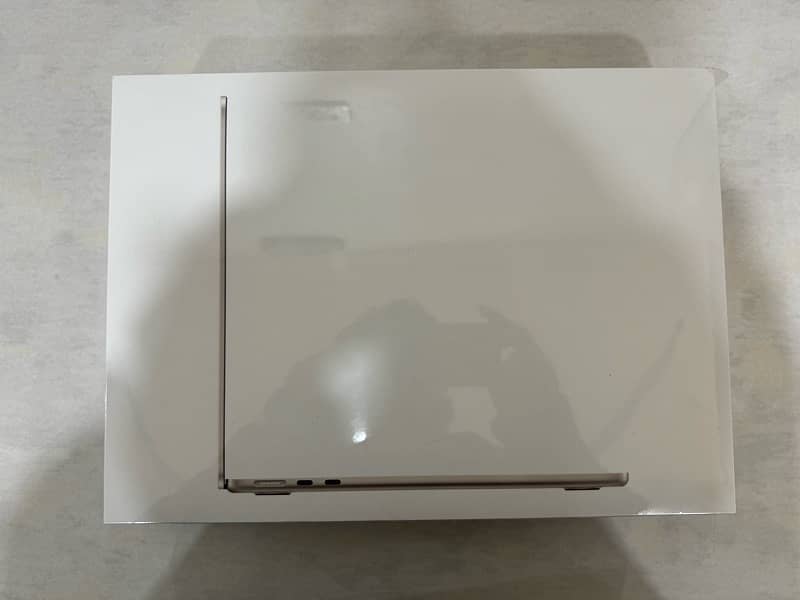 Apple MacBook Air M2 (13 Inch) Brand New 1