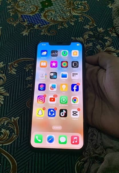 I phone 11 pro max 64 Gb Non PTA Golden 9