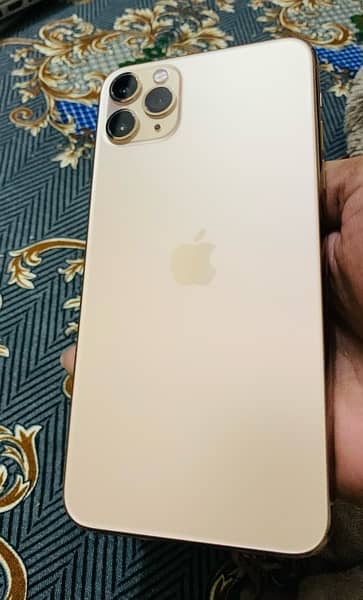 I phone 11 pro max 64 Gb Non PTA Golden 11