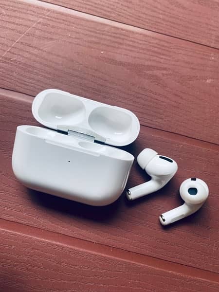 air pods pro new condition. 3