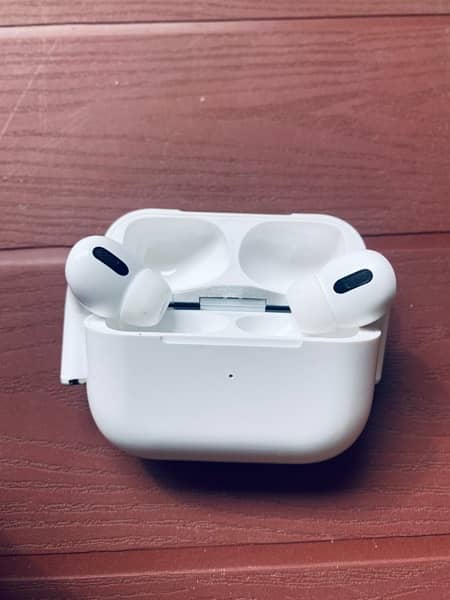 air pods pro new condition. 4