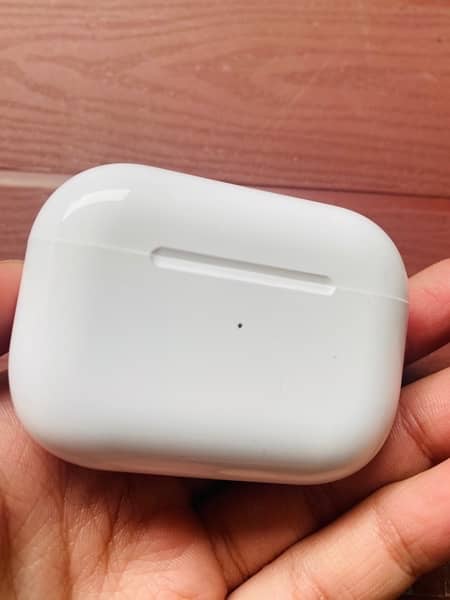 air pods pro new condition. 6