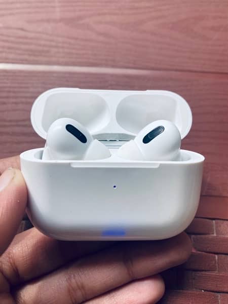 air pods pro new condition. 9