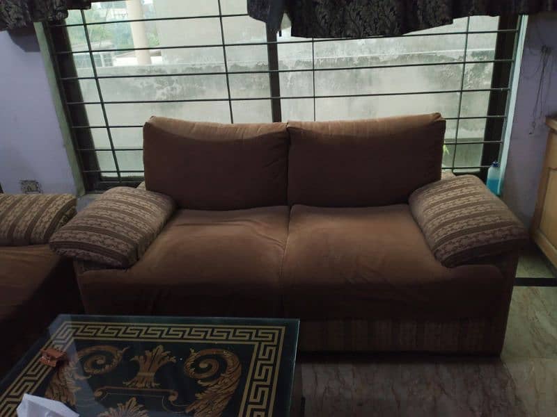 7 seatr sofa set in neat condition with strong structure 1