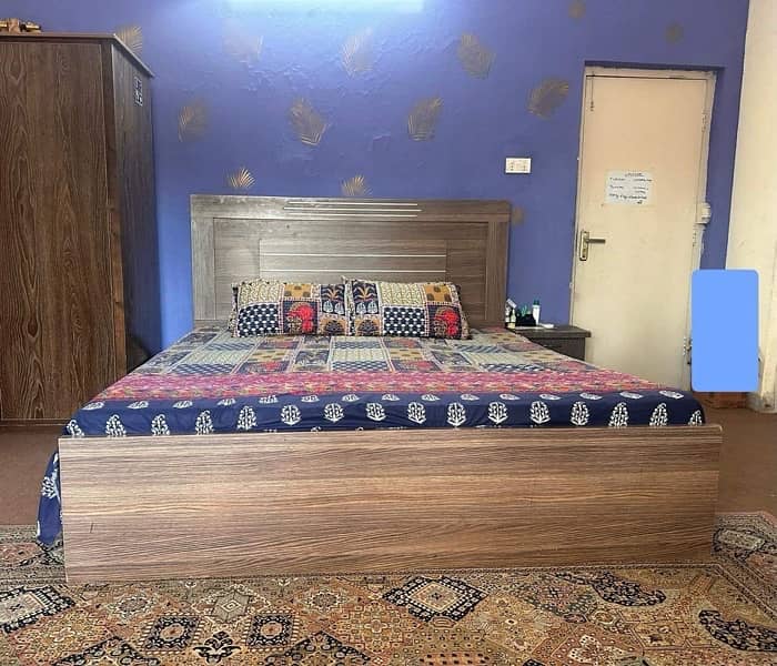 King size bed with side tables 0