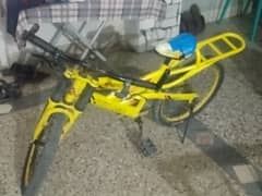 bicycle in yellow collor sale in only 7500