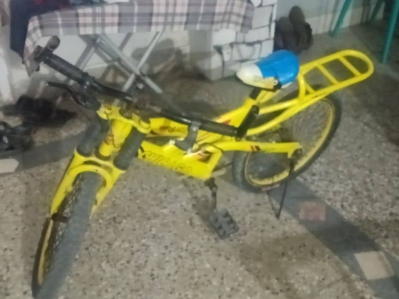 bicycle in yellow collor sale in only 7500 0