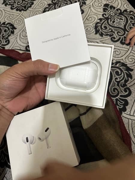 Apple airpods pro 2 generation magsafe usb-c 4