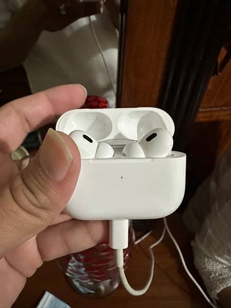 Apple airpods pro 2 generation magsafe usb-c 5
