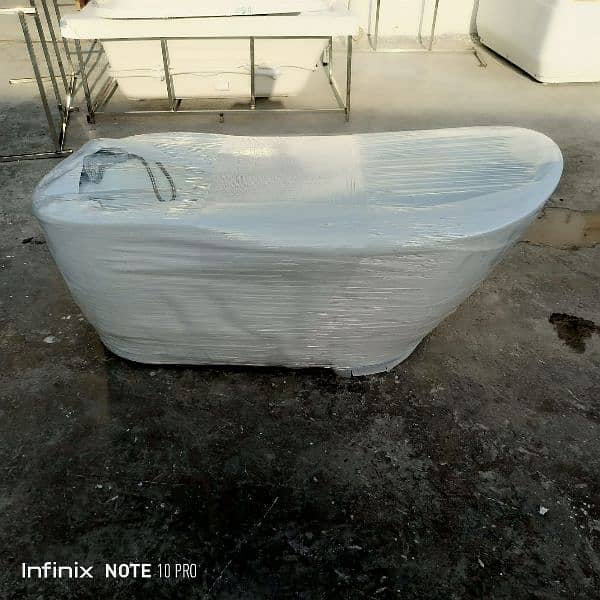 jacuuzi  bathtubs and PVC vanities for sale from factory 1