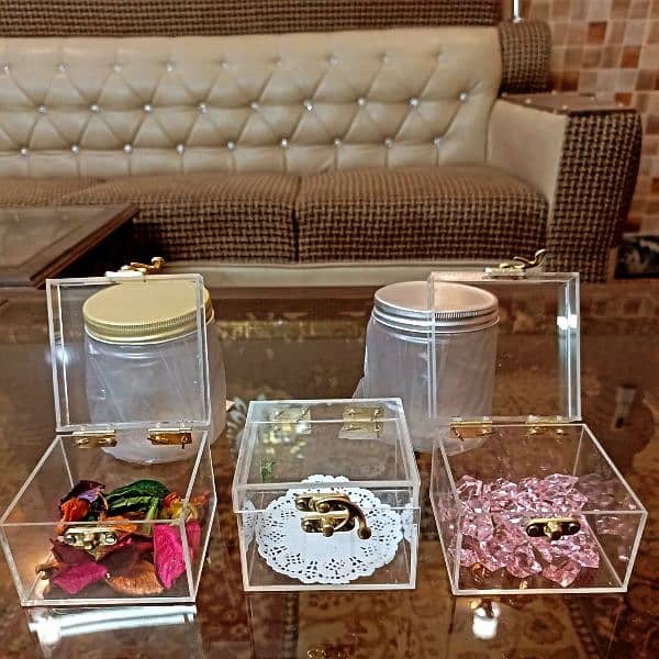 Acrylic Gift Boxes ( Price depends on size and design) 0302-1466006 8