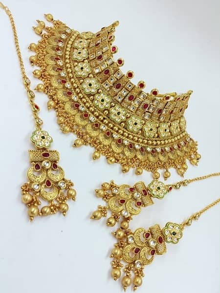 We deal in all kinds of jewellery sets necklaces 2