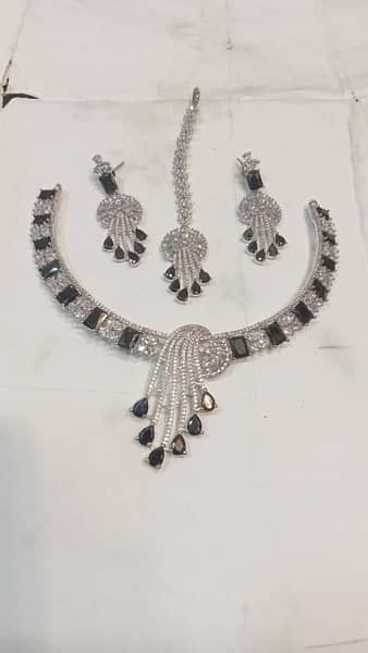 We deal in all kinds of jewellery sets necklaces 4