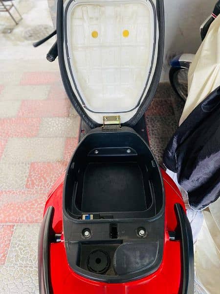 YJ Future Electric Scooter Good Condition 4