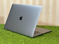 MacBook Pro 2018 Core-i7/6Core 100Cycle Mint Condition USA Stock