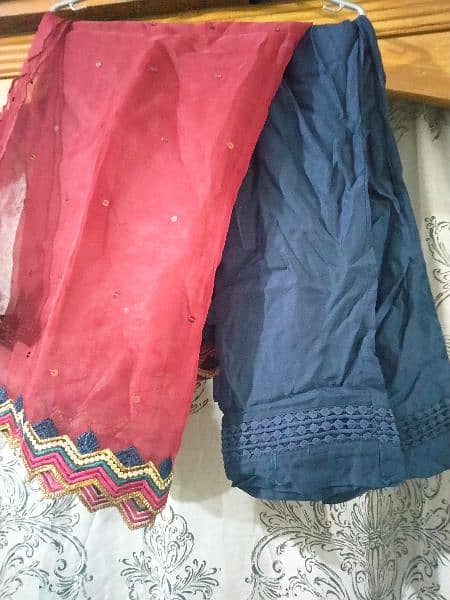 3 branded suits in excellent condition 5