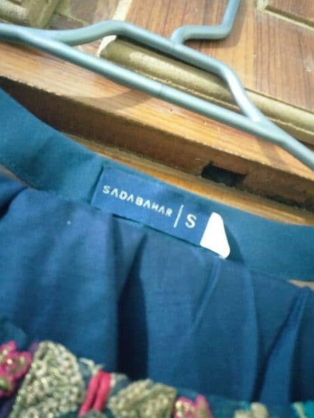 3 branded suits in excellent condition 9