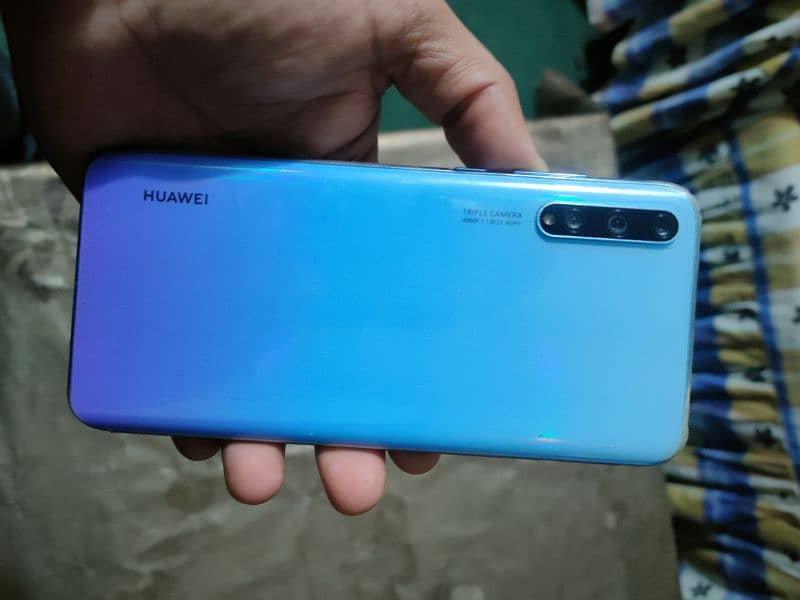 Huawei Y8p 3
