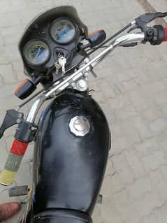 Urgent Sale United 100cc - Islamabad Registered 2022 - First Owner