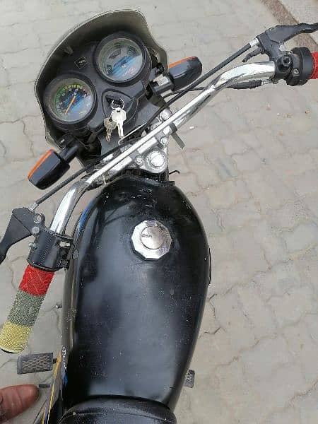 Urgent Sale United 100cc - Islamabad Registered 2022 - First Owner 0