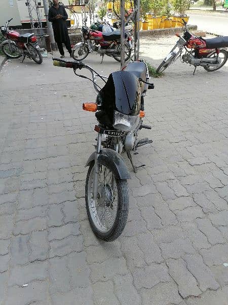 Urgent Sale United 100cc - Islamabad Registered 2022 - First Owner 4