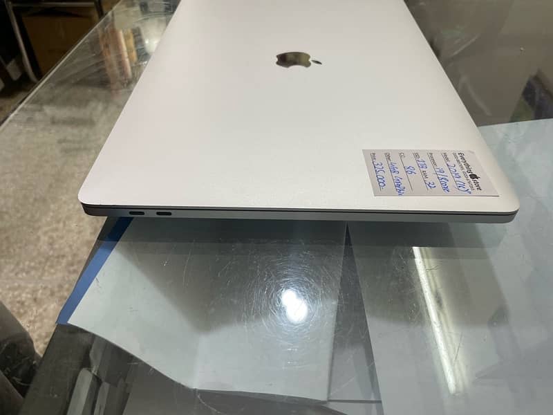 Apple Macbook Pro 2019 16” Core i9 Top of the line Brand New Condition 8