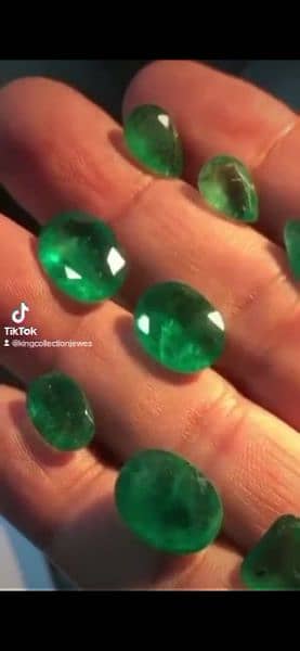 Top quality Emerald stone 5