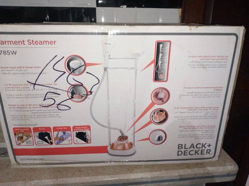 Black& Decker Garment steamer GSTM2050 8