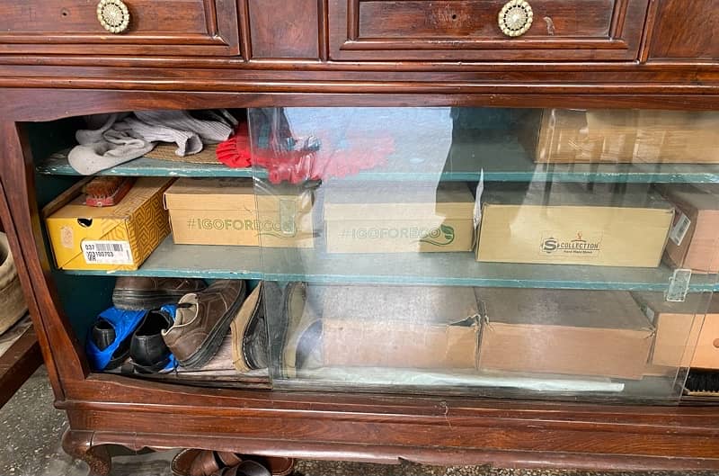 Solid Wooden Showcase for Sale in Good Condition 3